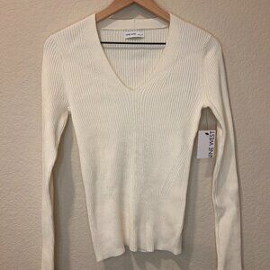 Nine West Women's V-Neck Ribbed Pullover Long Sleeve Sweater Cream Sz Large NEW!
